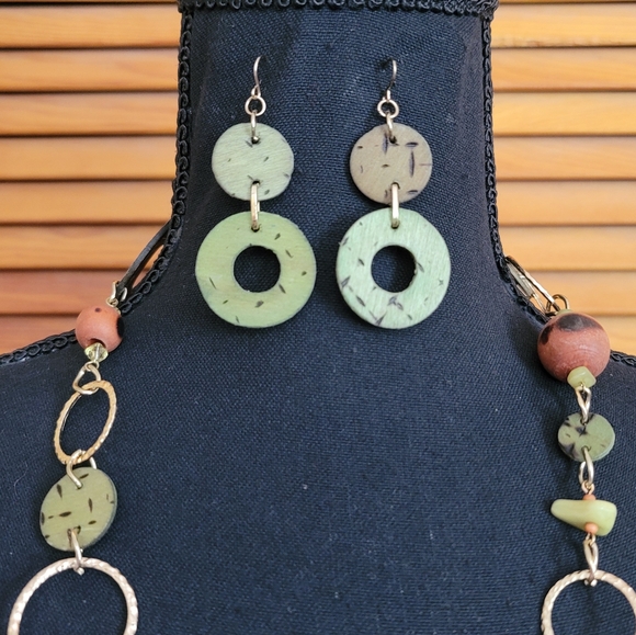 NWT Boho Necklace with Earrings Set - Picture 3 of 6